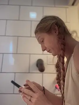 Snapshot of GoldenFlameGoddess chatting on 21, 2, 2025 GoldenFlameGoddess online show from 21, 2, 2025