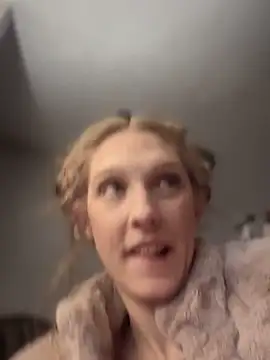 Snapshot of GoldenFlameGoddess chatting on 22, 2, 2025 GoldenFlameGoddess online show from 22, 2, 2025