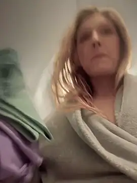 Snapshot of GoldenFlameGoddess chatting on 25, 2, 2025 GoldenFlameGoddess online show from 25, 2, 2025