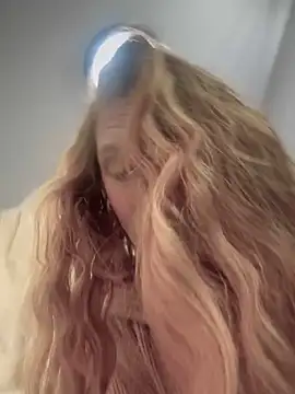 Snapshot of GoldenFlameGoddess chatting on 28, 2, 2025 GoldenFlameGoddess online show from 28, 2, 2025