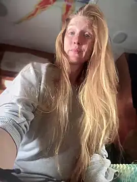 Snapshot of GoldenFlameGoddess chatting on 5, 3, 2025 GoldenFlameGoddess online show from 5, 3, 2025