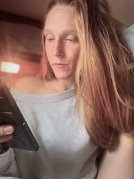 Snapshot of GoldenFlameGoddess chatting on 6, 3, 2025 GoldenFlameGoddess online show from 6, 3, 2025