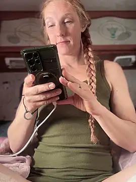 Snapshot of GoldenFlameGoddess chatting on 17, 3, 2025 GoldenFlameGoddess online show from 17, 3, 2025