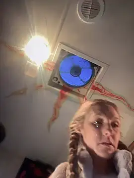 Snapshot of GoldenFlameGoddess chatting on 18, 3, 2025 GoldenFlameGoddess online show from 18, 3, 2025