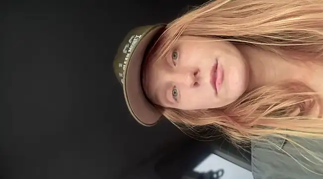 Snapshot of GoldenFlameGoddess chatting on 20, 3, 2025 GoldenFlameGoddess online show from 20, 3, 2025