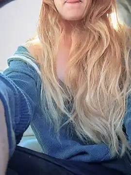 Snapshot of GoldenFlameGoddess chatting on 23, 9, 2025 GoldenFlameGoddess online show from 23, 9, 2025