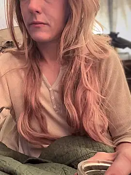 Snapshot of GoldenFlameGoddess chatting on 24, 9, 2025 GoldenFlameGoddess online show from 24, 9, 2025