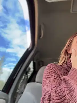 Snapshot of GoldenFlameGoddess chatting on 3, 10, 2025 GoldenFlameGoddess online show from 3, 10, 2025