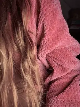 Snapshot of GoldenFlameGoddess chatting on 23, 10, 2025 GoldenFlameGoddess online show from 23, 10, 2025