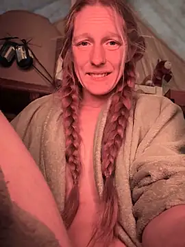 Snapshot of GoldenFlameGoddess chatting on 10, 11, 2025 GoldenFlameGoddess online show from 10, 11, 2025