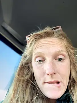 Snapshot of GoldenFlameGoddess chatting on 15, 11, 2025 GoldenFlameGoddess online show from 15, 11, 2025