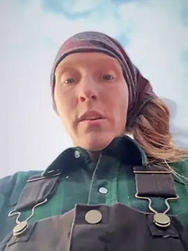 Snapshot of GoldenFlameGoddess chatting on 18, 11, 2025 GoldenFlameGoddess online show from 18, 11, 2025