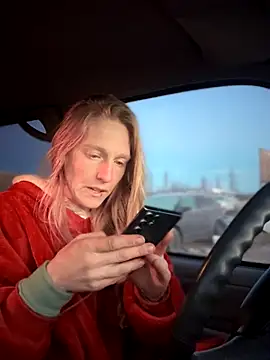 Snapshot of GoldenFlameGoddess chatting on 1, 12, 2025 GoldenFlameGoddess online show from 1, 12, 2025