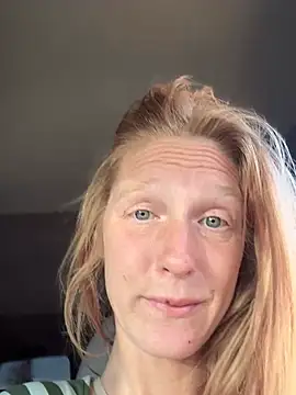 Snapshot of GoldenFlameGoddess chatting on 19, 7, 2026 GoldenFlameGoddess online show from 19, 7, 2026