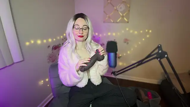 Snapshot of Starr1123 chatting on 4, 12, 2025 Starr1123 online show from 4, 12, 2025