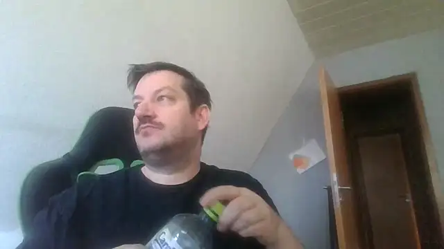 Snapshot of Golffahrer1982 chatting on 12, 4, 2026 Golffahrer1982 online show from 12, 4, 2026