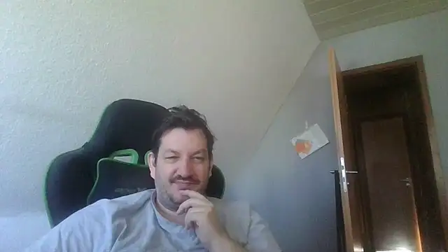 Snapshot of Golffahrer1982 chatting on 18, 4, 2026 Golffahrer1982 online show from 18, 4, 2026