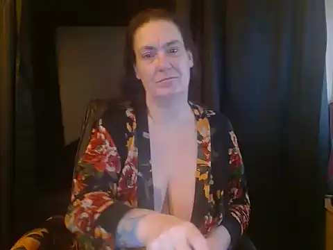 SimoneMoore online show from 23, 2, 2025