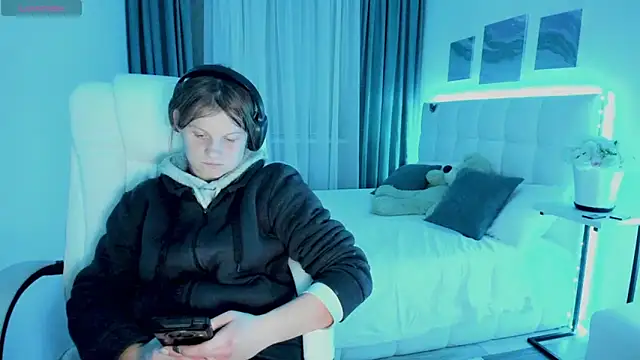 Kathlyn  Heath online show from 19, 2, 2025