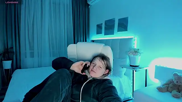 Kathlyn  Heath online show from 24, 2, 2025