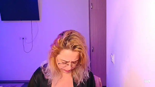 Snapshot of freyyamore1 chatting on 2, 3, 2026 freyyamore1 online show from 2, 3, 2026