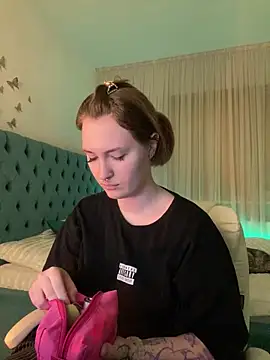  Chlo  e online show from 1, 3, 2025