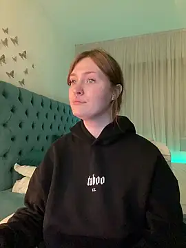  Chlo  e online show from 3, 3, 2025