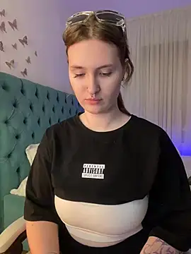  Chlo  e online show from 13, 3, 2025