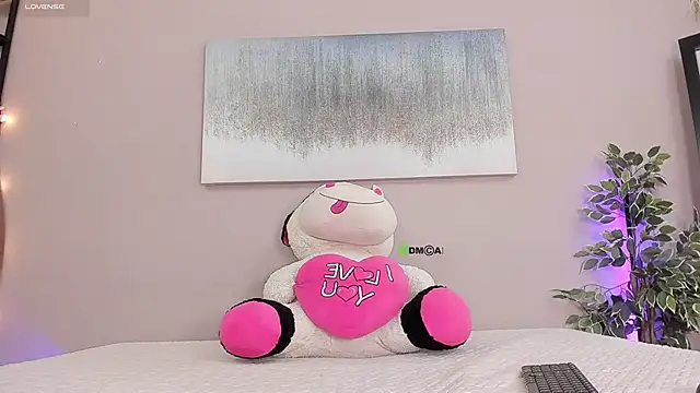 Snapshot of Briana_Wells_ chatting on 28, 10, 2025 Briana Wells online show from 28, 10, 2025