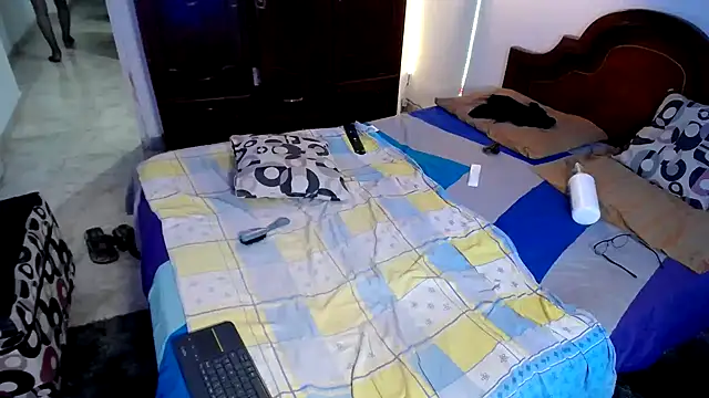 ivonne  hott1 online show from 2, 2, 2025