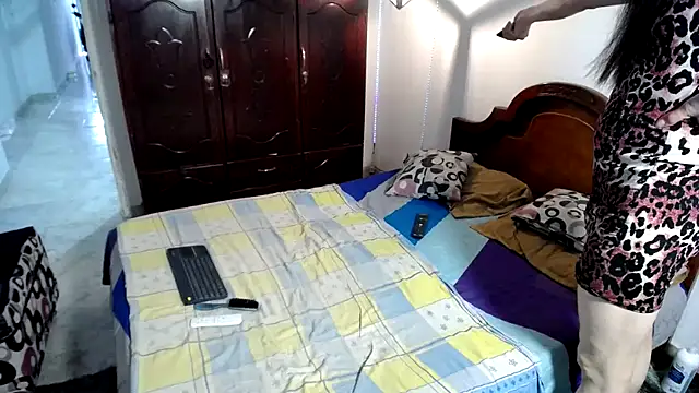 ivonne  hott1 online show from 1, 3, 2025