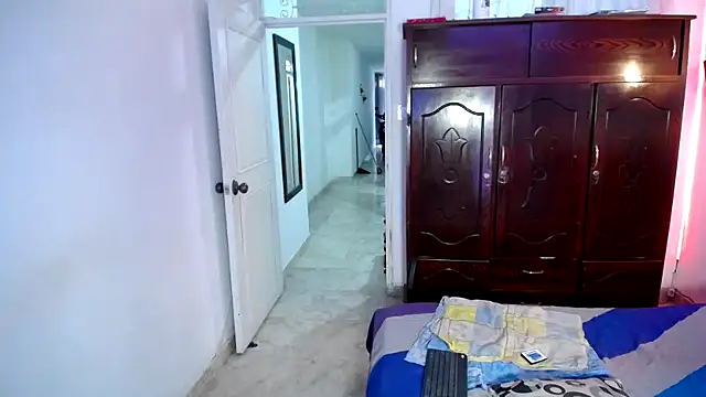 ivonne  hott1 online show from 7, 3, 2025