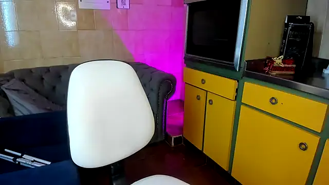 Snapshot of Leticia_goddes chatting on 13, 12, 2024 Leticia goddes online show from 13, 12, 2024