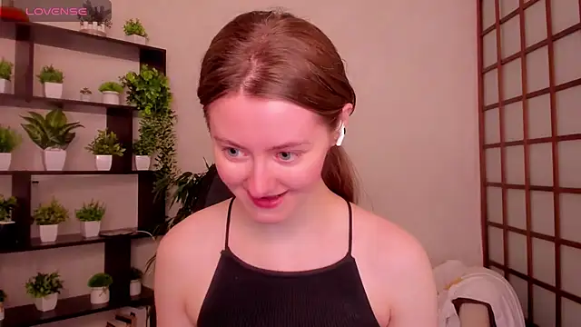 Snapshot of KateCuddle chatting on 4, 5, 2026 KateCuddle online show from 4, 5, 2026