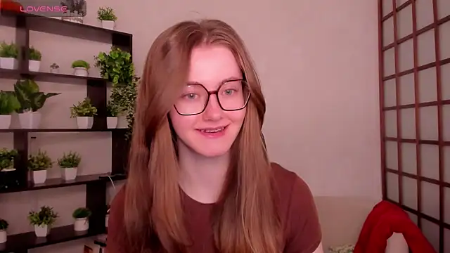 Snapshot of KateCuddle chatting on 15, 5, 2026 KateCuddle online show from 15, 5, 2026