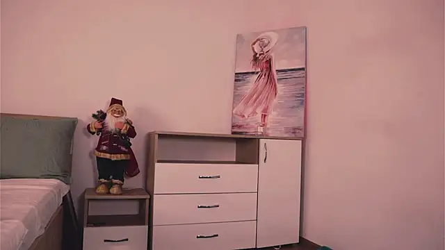 Snapshot of Misslullu chatting on 4, 12, 2025 Misslullu online show from 4, 12, 2025