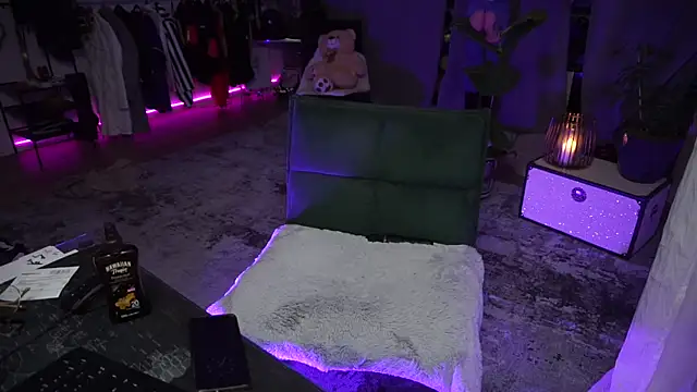 LaraPunkt online show from 5, 2, 2025