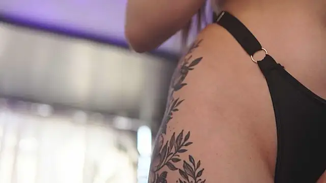 HotSkinnyX online show from 23, 4, 2026