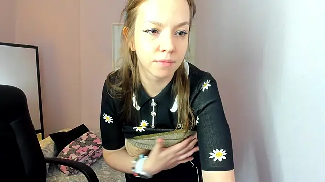 Snapshot of Persephoni chatting on 25, 6, 2026 Persephoni online show from 25, 6, 2026