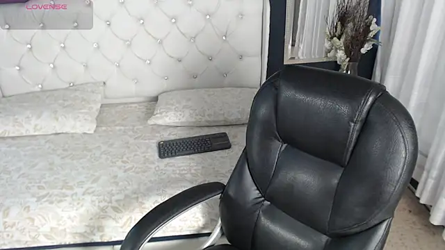 Snapshot of LiaVillalobos chatting on 25, 9, 2025 LiaVillalobos online show from 25, 9, 2025