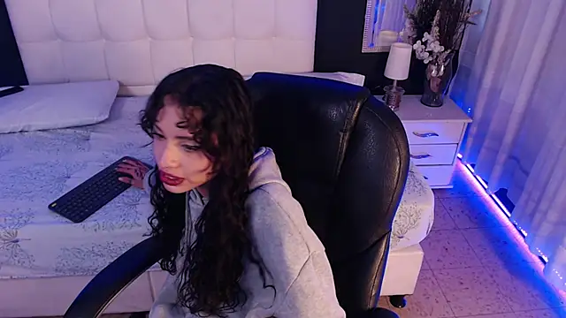 LiaVillalobos online show from 19, 12, 2025