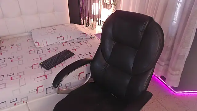 LiaVillalobos online show from 8, 1, 2026