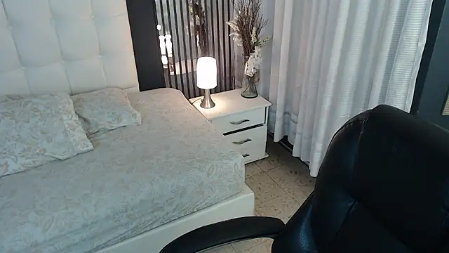 LiaVillalobos online show from 10, 2, 2026