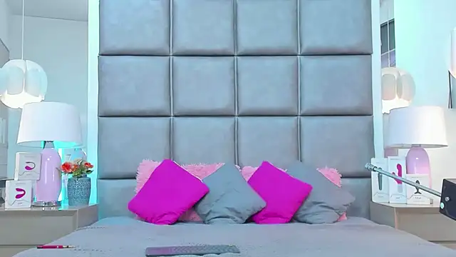 AllissaBrowm online show from 1, 2, 2025