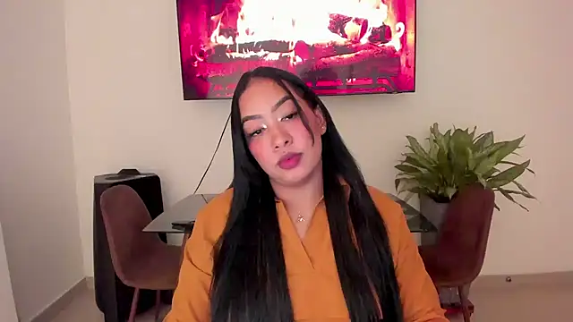 brunetenikole02 online show from 15, 3, 2025