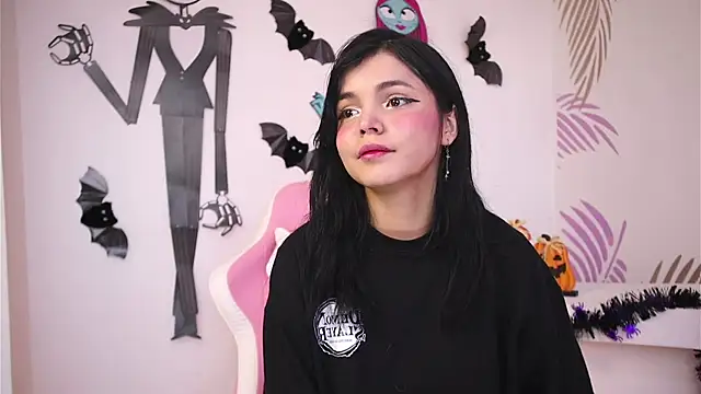 Snapshot of dianebleu chatting on 18, 10, 2025 dianebleu online show from 18, 10, 2025