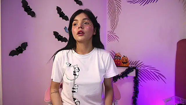 Snapshot of dianebleu chatting on 28, 10, 2025 dianebleu online show from 28, 10, 2025