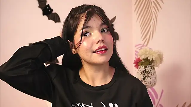 Snapshot of dianebleu chatting on 4, 11, 2025 dianebleu online show from 4, 11, 2025