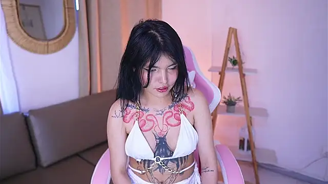 Snapshot of dianebleu chatting on 8, 11, 2025 dianebleu online show from 8, 11, 2025