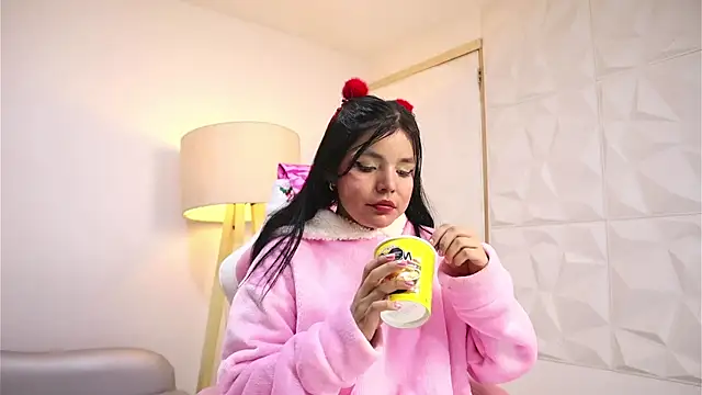 Snapshot of dianebleu chatting on 26, 11, 2025 dianebleu online show from 26, 11, 2025